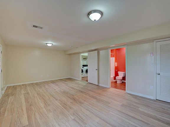 3rd image of 536 Van Dyke Cir