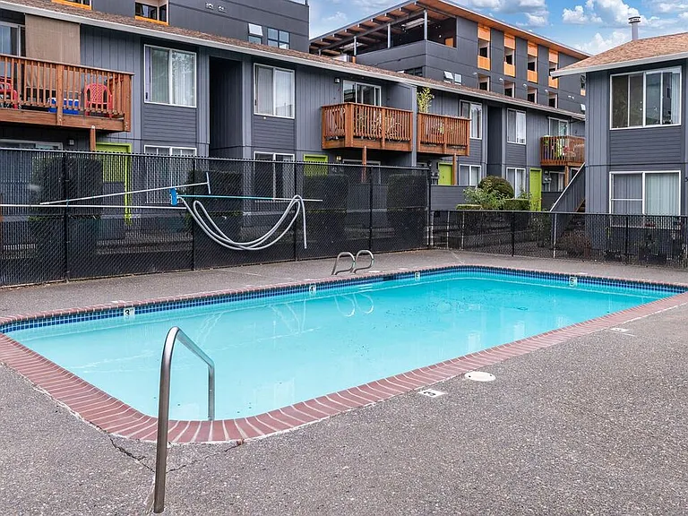 Moreland Place Apartments — Photo 24