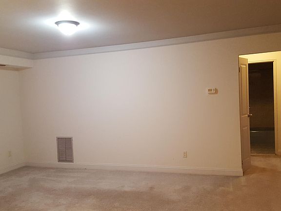 5th image of 165 Cromwell Ave #2E