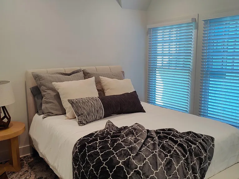 255 Kelmscott Ln — Photo 20