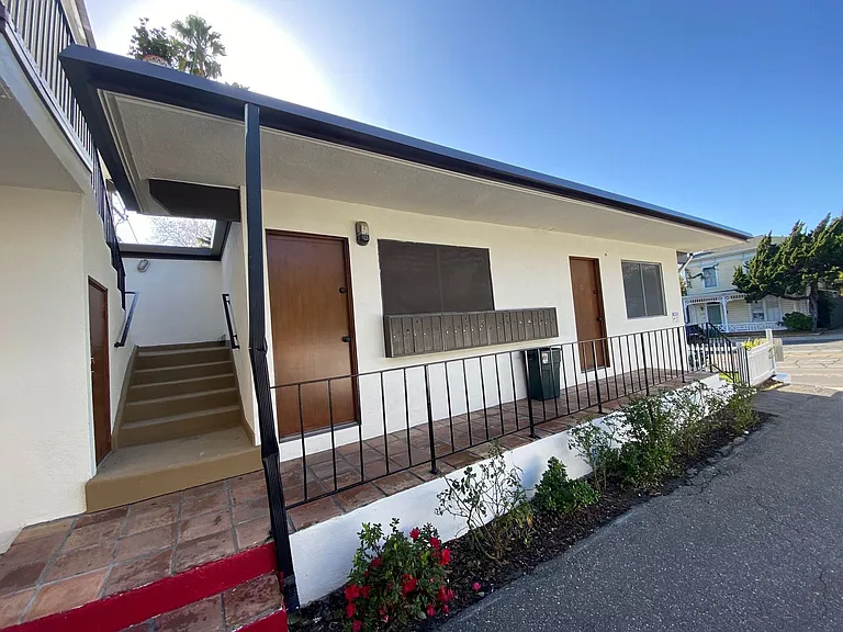 427 W Montecito St — Photo 6