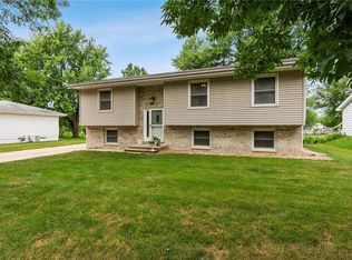 605 Sunrise Ct, Center Point, IA 52213