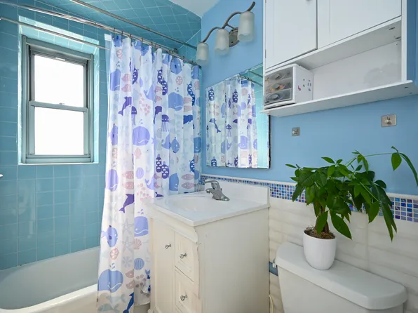 61-20 Grand Central Parkway image 20 of 28