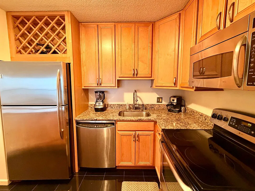 1 bed, 1.0 bath, 733 sqft, $1,800 — Photo 3