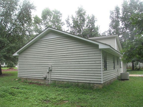 3rd image of 117 Bedford Dr