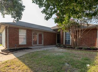 108 Valley Spring Dr, Arlington, TX 76018