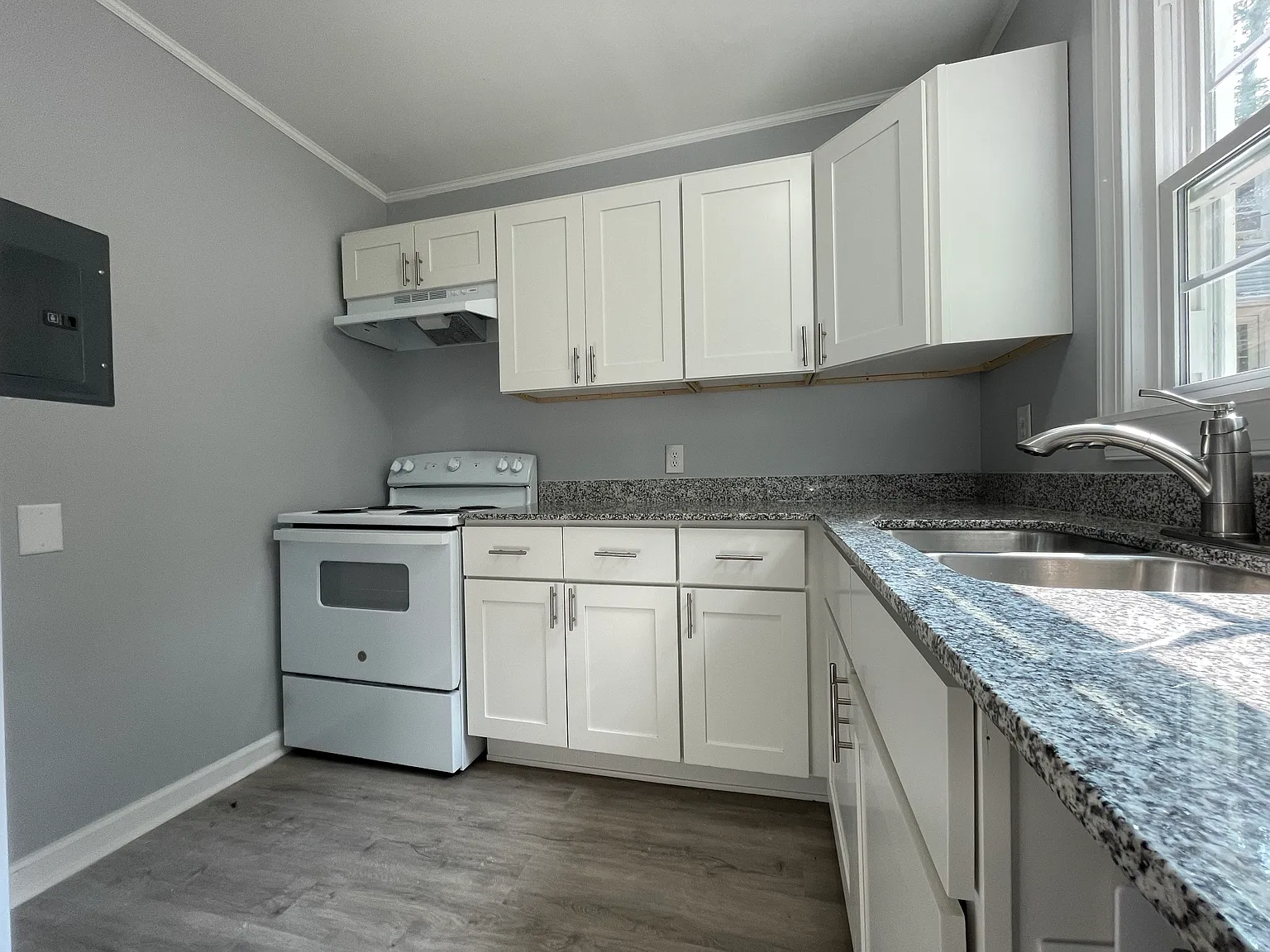 Dolphin Apartments — Photo 2