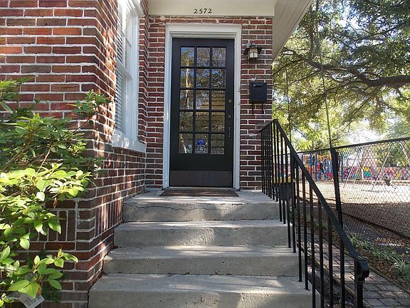 2nd image of 2572 Forbes St