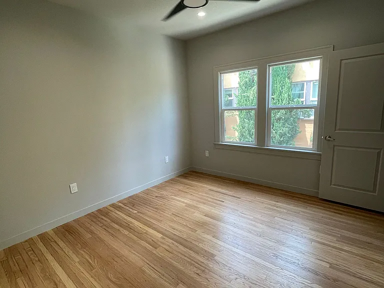 164 N Sycamore Ave #164 — Photo 9