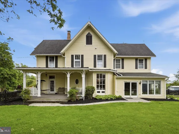 7919 Church St, Middletown, VA 22645