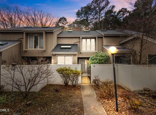 14 Tottenham Ln, Chapel Hill, NC 27517