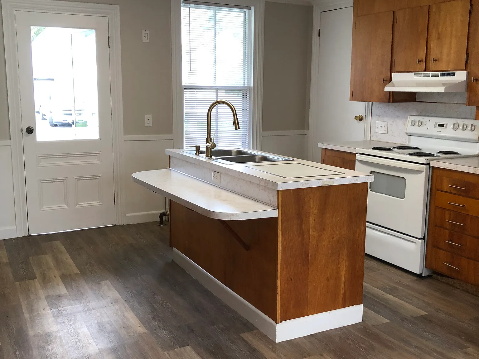 2 bed, 1200 sqft, $2,050 — Photo 2