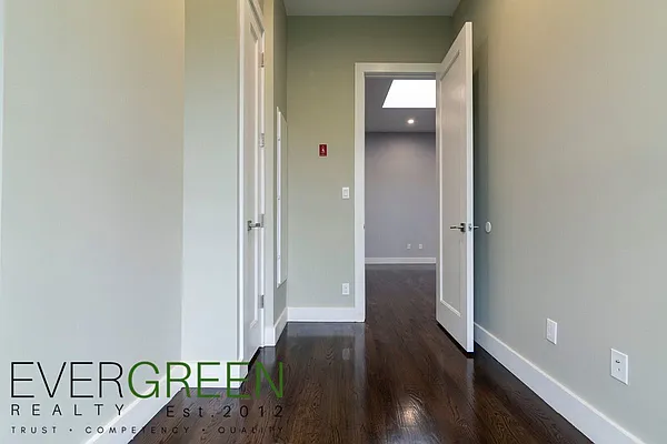 Rented by Evergreen Apartments BK | media 6