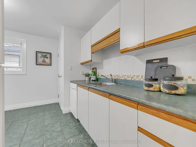 145 Willow Ln — Photo 11