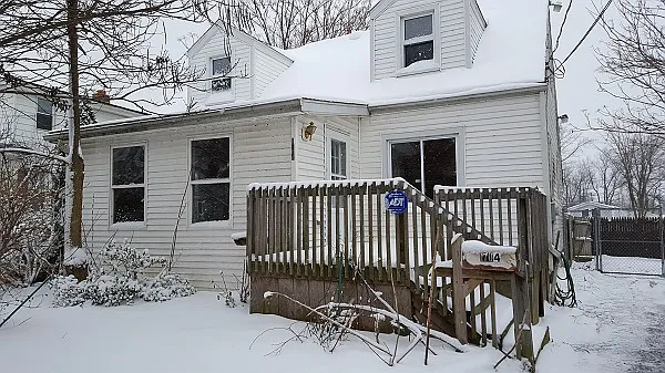 1704 Center St photo 1