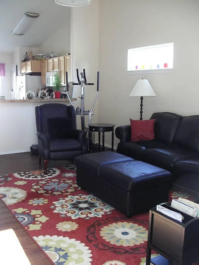 9412 N Oak St — Photo 2
