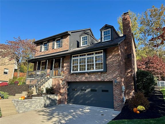 3rd image of 1233 Oakwood Dr