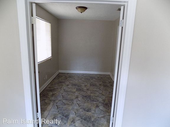 5th image of 1220 E Crenshaw St