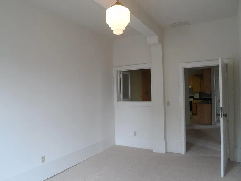 129 N College Ave — Photo 5