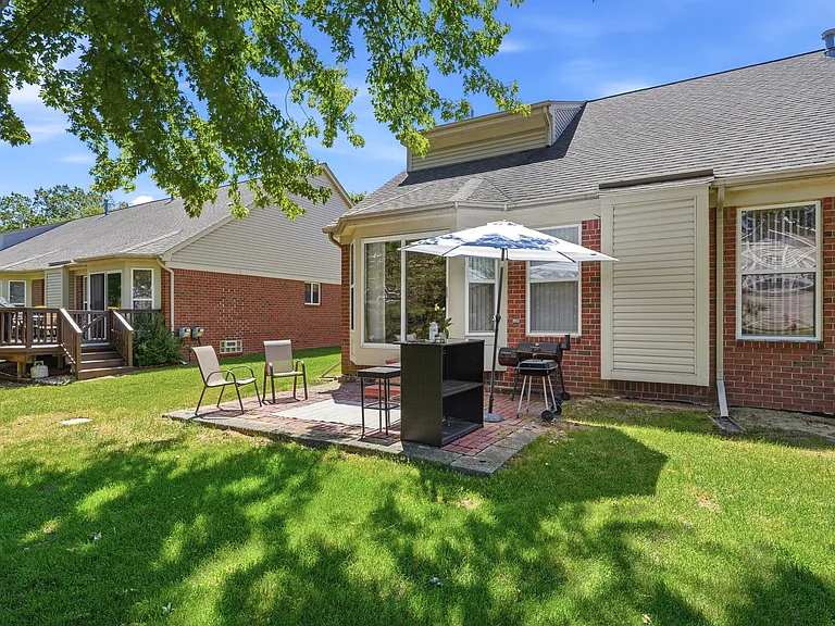 4421 Honeysuckle Dr — Photo 59