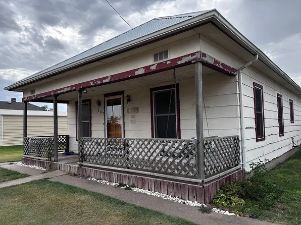 207 E 2nd St, Palco, KS 67657