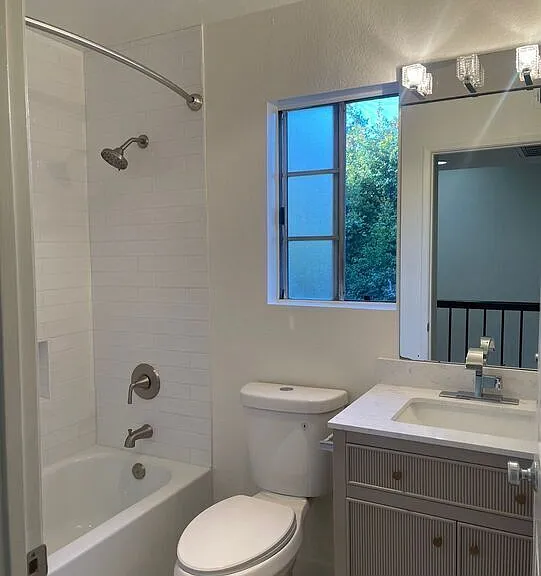 7327 Willoughby Ave #7 — Photo 9
