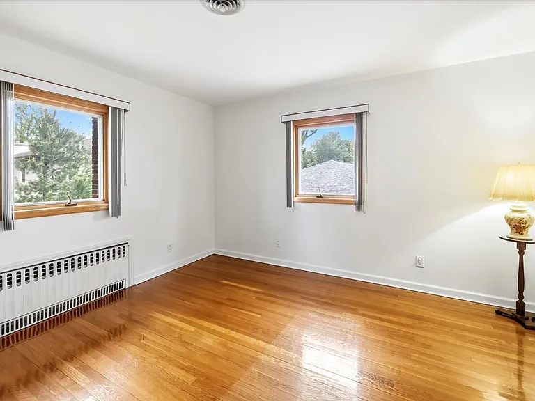 535 Summit St — Photo 11