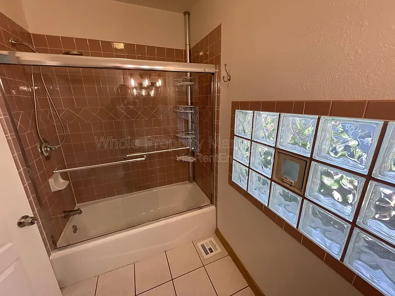 4909 Beach Ct — Photo 33