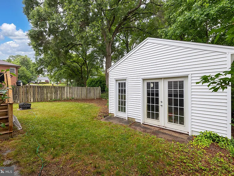1312 Stafford Ave — Photo 10