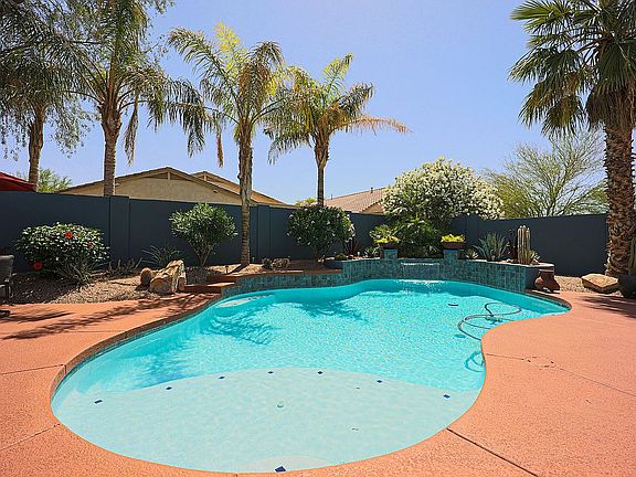 3rd image of 221 E Rock Wren Dr