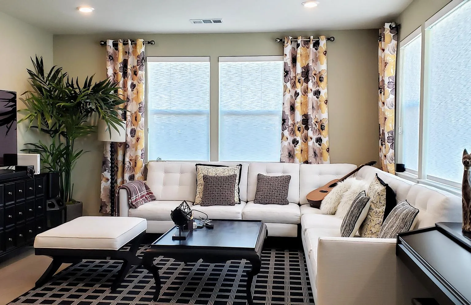 4 bed, 2214 sqft, $4,800 — Photo 2