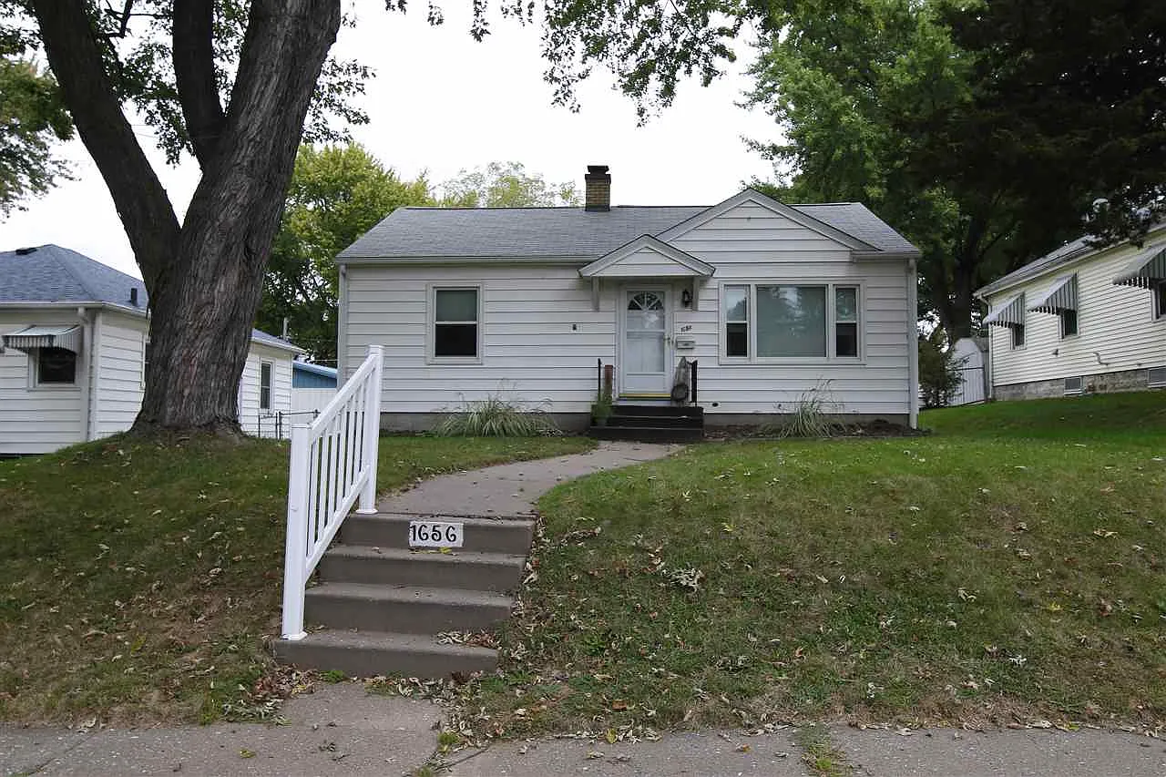 1656 W 37th St photo 1