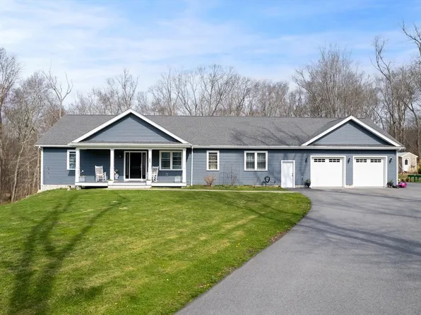 17 Legacy Ln, Westport, MA 02790