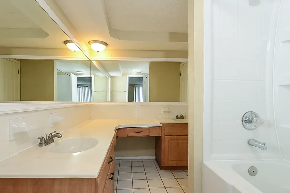 3 bed, 1679 sqft, $1,100 — Photo 2