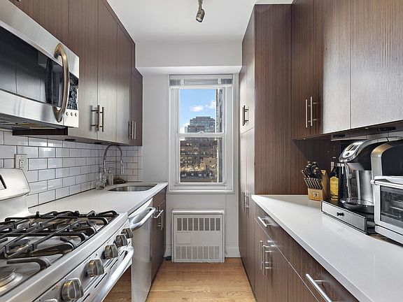 3rd image of 400 E 54th St APT 17G