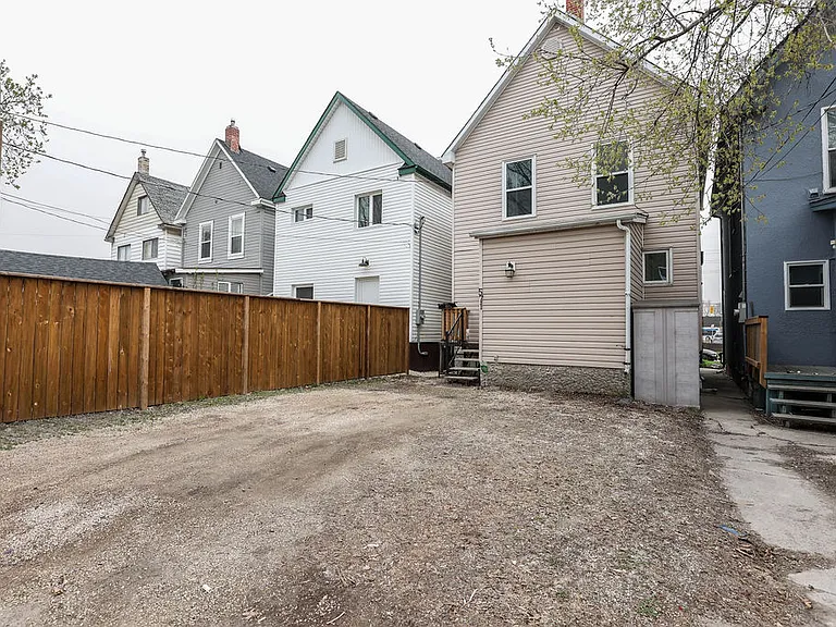 Fleet Ave — Photo 23