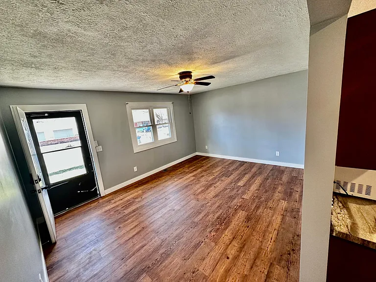 712 Evergreen Ave — Photo 3