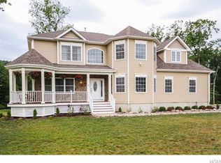 7 Apisson Trl, Highland Mills, NY 10930