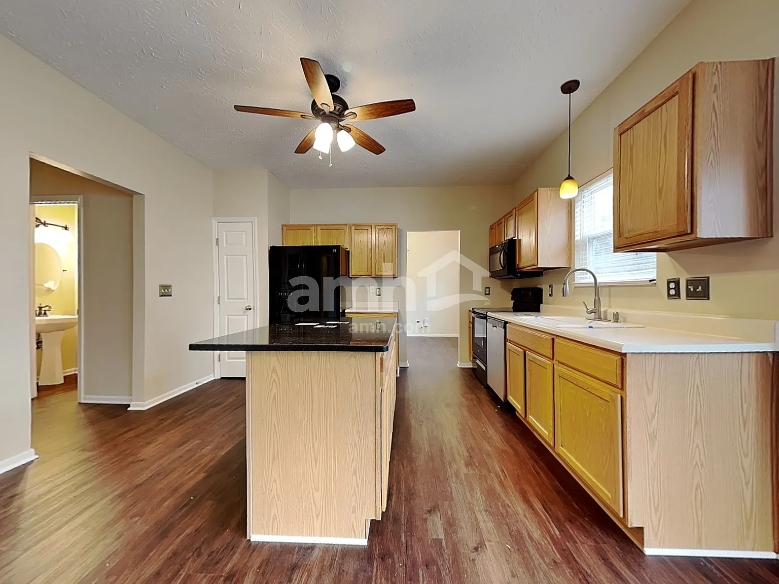 4 bed, 3.5 bath, 2239 sqft, $2,650 — Photo 3