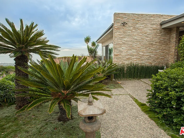 1409 Lachman Ln — Photo 11