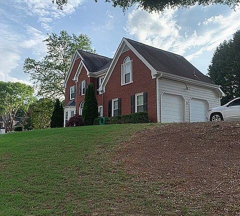 4th image of 330 Chandler Pond Dr