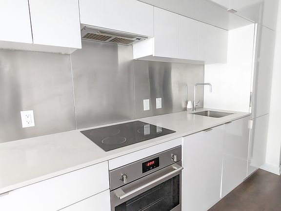 3rd image of 185 Roehampton Ave #1801