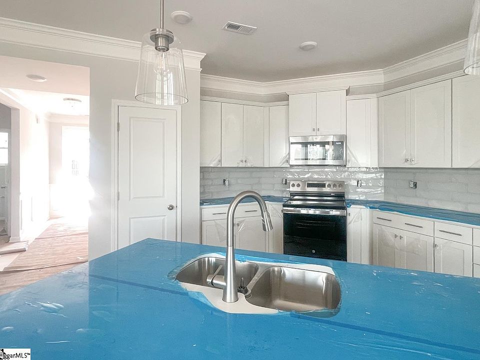 2nd image of 512 Pennyston Ln