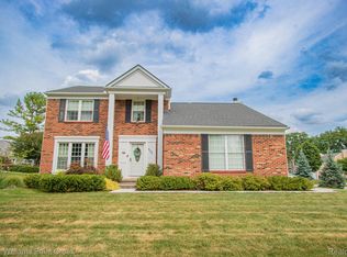 605 Thornridge Dr, Rochester Hills, MI 48307