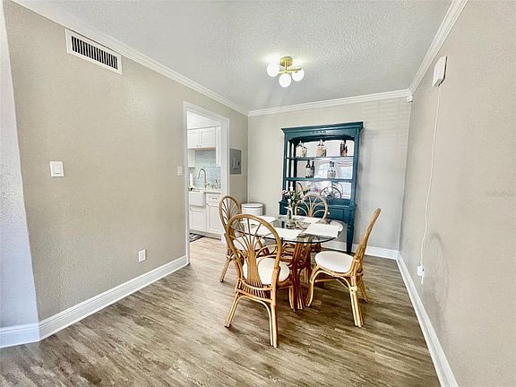 5th image of 305 Wymore Rd #101