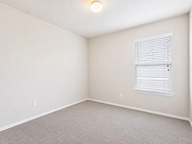 1533 Redbridge Dr — Photo 18