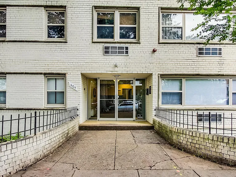 604 Longfellow St NW #303 — Photo 2