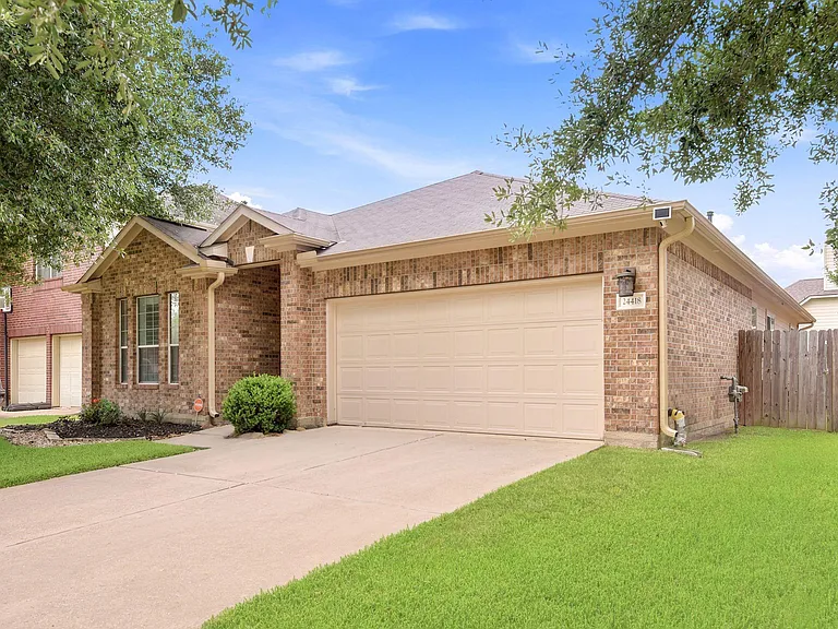 24418 Lakecrest Bend Dr — Photo 2