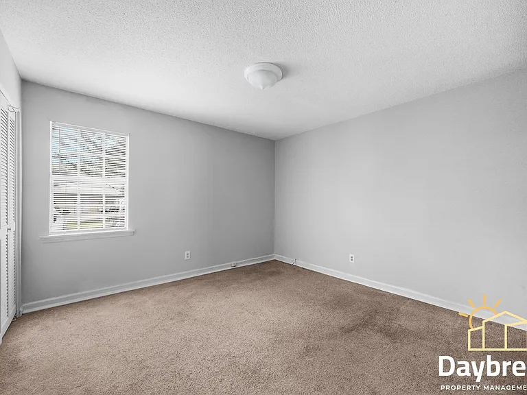 10910 Queen Ann Ct — Photo 7