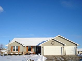 2555 Crystal Springs Dr, Green Bay, WI 54311